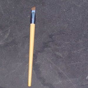 im selling an eyebrow brush :)